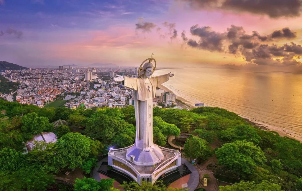 Tượng Chúa Kito Hướng Ra Biển Vũng Tàu