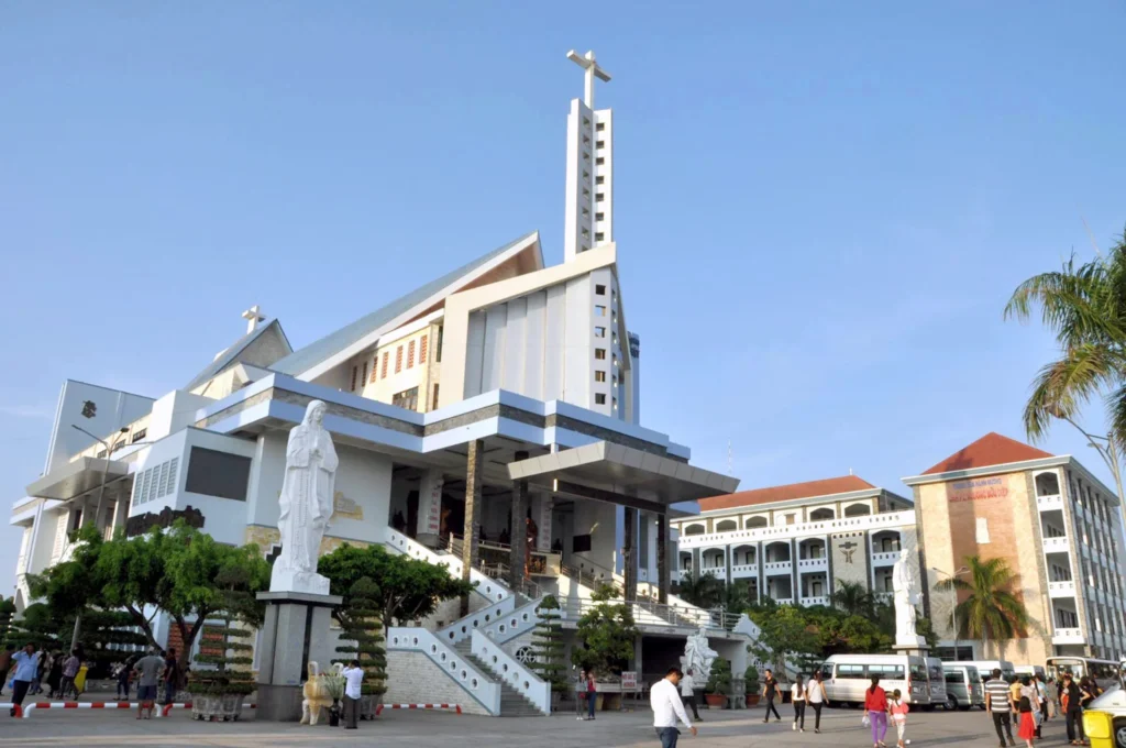Thuê xe 16 chỗ Biên Hoà đi Cha Diệp